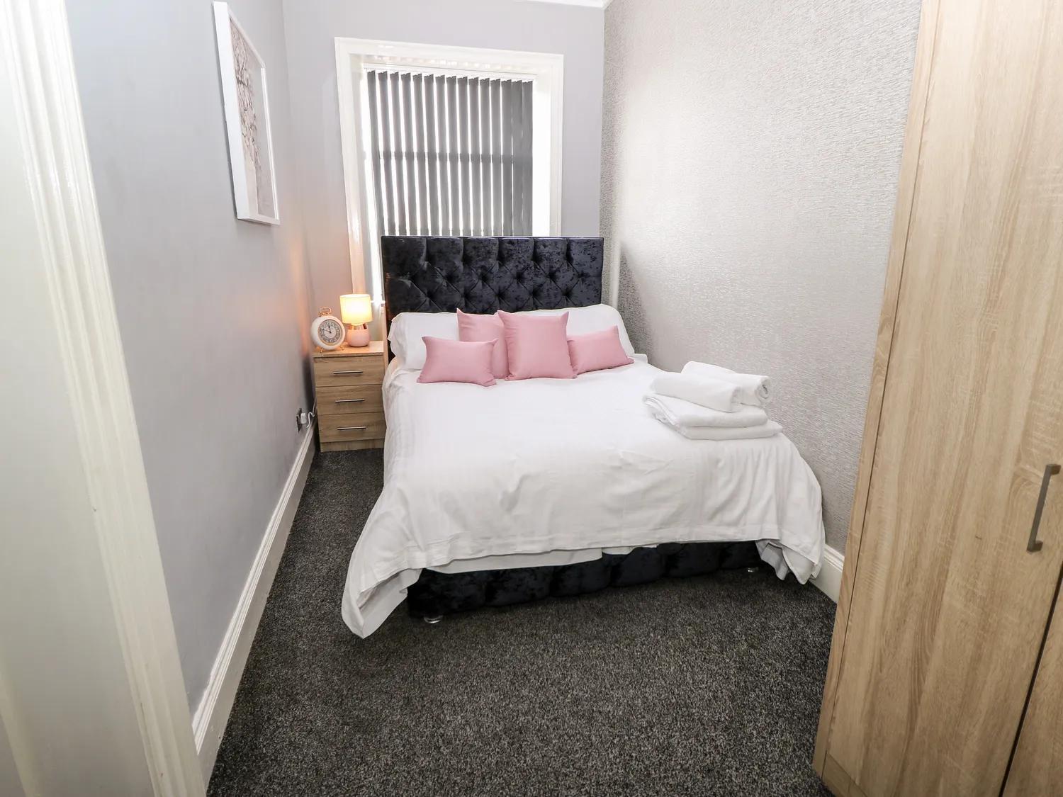 St John'S North Hotel Apartments Wakefield Esterno foto
